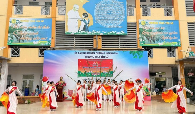 TRƯỜNG THCS YÊN SỞ TỔ CHỨC NGÀY HỘI 
THIẾU NHI VUI KHỎE – TIẾN BƯỚC LÊN ĐOÀN 
VÀ LỄ KẾT NẠP ĐOÀN CHO HỌC SINH ƯU TÚ KHỐI 9 - Ảnh 1.