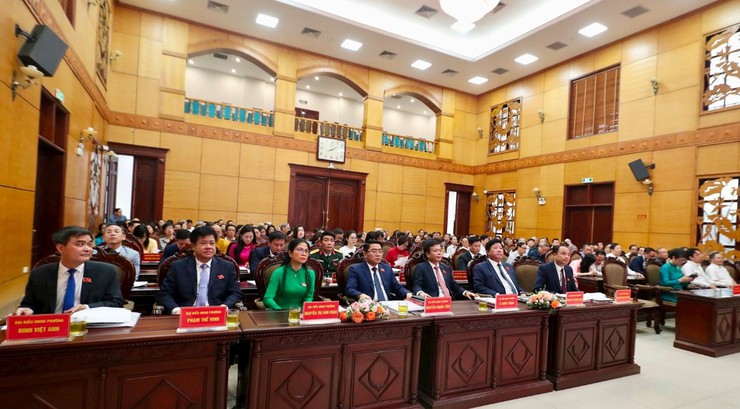 Kỳ họp thứ Nhất HĐND phường Tây Hồ khóa II: Bầu đủ nhân sự chủ chốt, cam kết "nói đi đôi với làm"- Ảnh 1.