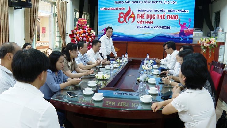 LÃNH ĐẠO XÃ ỨNG HÒA TẶNG HOA CHÚC MỪNG TRUNG TÂM DỊCH VỤ TỔNG HỢP NHÂN KỶ NIỆM 80 NĂM NGÀY TRUYỀN THÔNG THỂ DỤC THỂ THAO VIỆT NAM (27/3/1946 – 27/3/2026).- Ảnh 2.