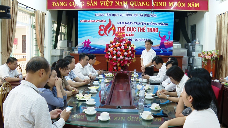 LÃNH ĐẠO XÃ ỨNG HÒA TẶNG HOA CHÚC MỪNG TRUNG TÂM DỊCH VỤ TỔNG HỢP NHÂN KỶ NIỆM 80 NĂM NGÀY TRUYỀN THÔNG THỂ DỤC THỂ THAO VIỆT NAM (27/3/1946 – 27/3/2026).- Ảnh 3.