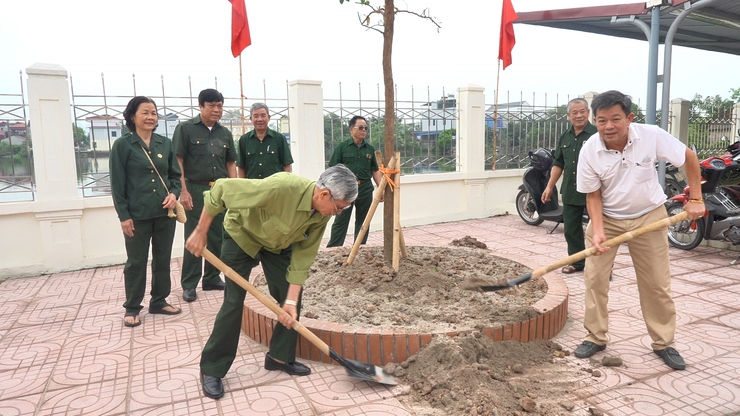 SÔI NỔI, Ý NGHĨA “LỄ PHÁT ĐỘNG TRỒNG CÂY VÌ MỘT VIỆT NAM XANH” XÃ HÒA XÁ- Ảnh 6.