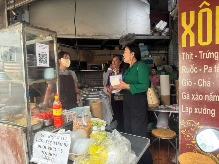 Phường Yên Hòa tăng cường kiểm tra, giám sát an toàn thực phẩm tại các cơ sở kinh doanh- Ảnh 3.