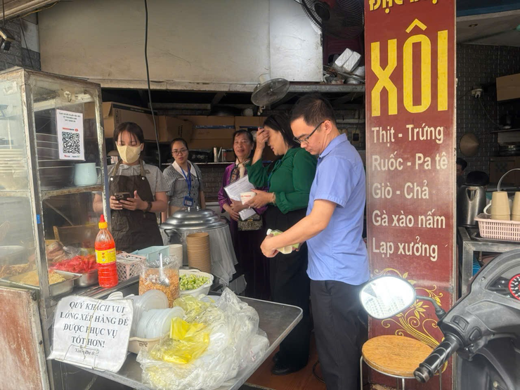 Phường Yên Hòa tăng cường kiểm tra, giám sát an toàn thực phẩm tại các cơ sở kinh doanh- Ảnh 4.