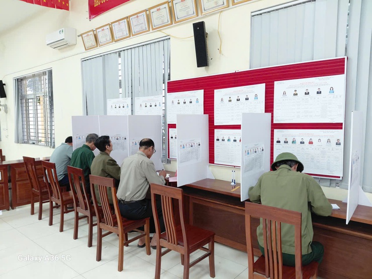 Đồng chí Nguyễn Văn Nhất – Chánh Văn phòng HĐND & UBND xã dự khai mạc bầu cử tại thôn Phụ Chính- Ảnh 2.