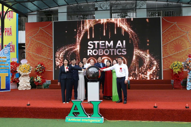 Sôi nổi ngày hội chuyên môn "Stem- AI- Robotics" tại Trường THCS Lê Lợi- Ảnh 1.