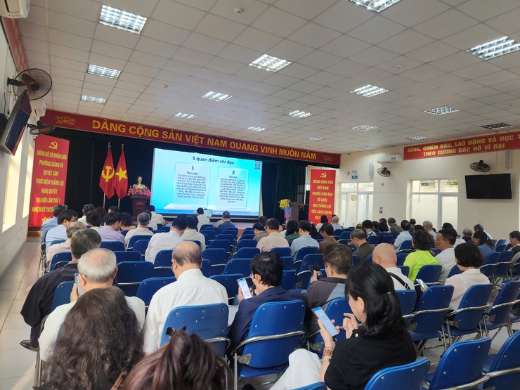 260 cán bộ chủ chốt tham dự hội nghị trực tuyến quán triệt nghị quyết và Chương trình hành động của Thành ủy thực hiện 02 Nghị quyết của Bộ Chính trị về phát triển Thủ đô Hà Nội trong kỷ nguyên mới- Ảnh 4.