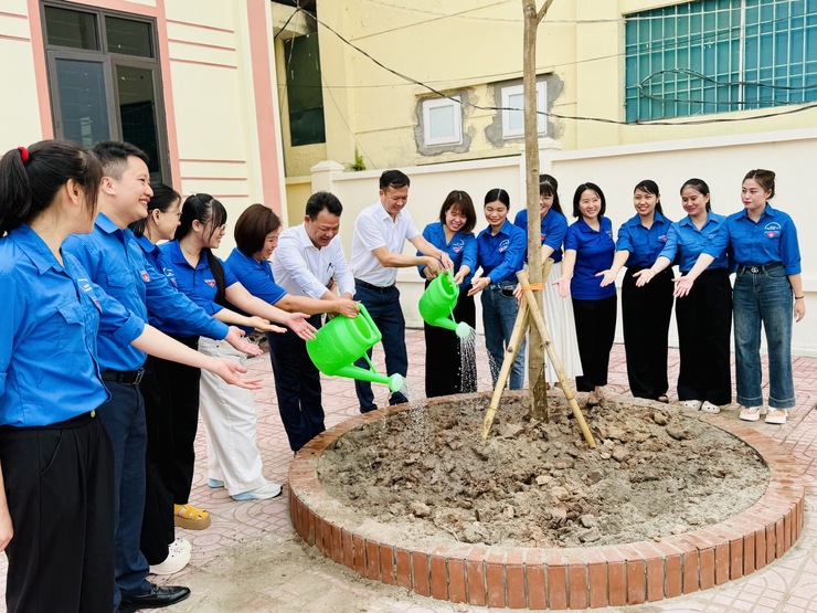SÔI NỔI, Ý NGHĨA “LỄ PHÁT ĐỘNG TRỒNG CÂY VÌ MỘT VIỆT NAM XANH” XÃ HÒA XÁ- Ảnh 4.