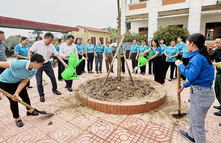 SÔI NỔI, Ý NGHĨA “LỄ PHÁT ĐỘNG TRỒNG CÂY VÌ MỘT VIỆT NAM XANH” XÃ HÒA XÁ- Ảnh 3.