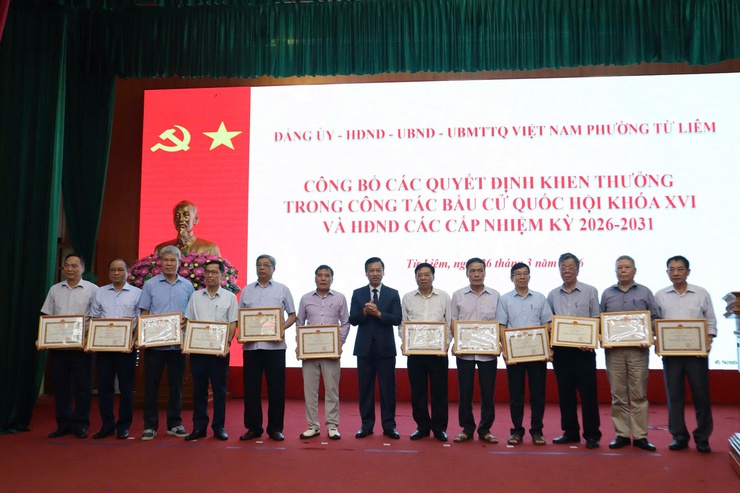 Phường Từ Liêm công bố kết quả bầu cử và tổng kết công tác bầu cử đại biểu Quốc hội khóa XVI và đại biểu HĐND các cấp nhiệm kỳ 2026-2031- Ảnh 7.