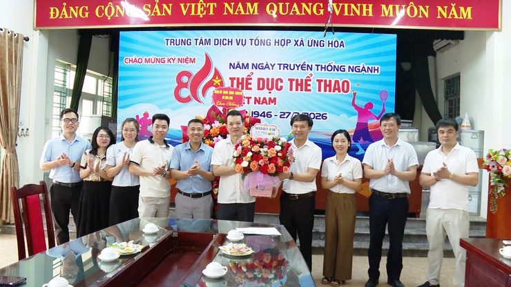 LÃNH ĐẠO XÃ ỨNG HÒA TẶNG HOA CHÚC MỪNG TRUNG TÂM DỊCH VỤ TỔNG HỢP NHÂN KỶ NIỆM 80 NĂM NGÀY TRUYỀN THÔNG THỂ DỤC THỂ THAO VIỆT NAM (27/3/1946 – 27/3/2026).- Ảnh 5.