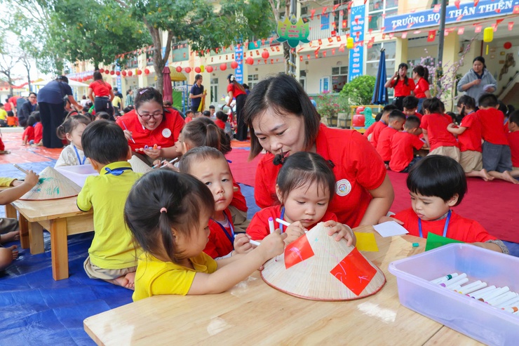 Sôi nổi Ngày hội trải nghiệm văn hóa các châu lục tại Trường Mầm non Minh Tân- Ảnh 7.