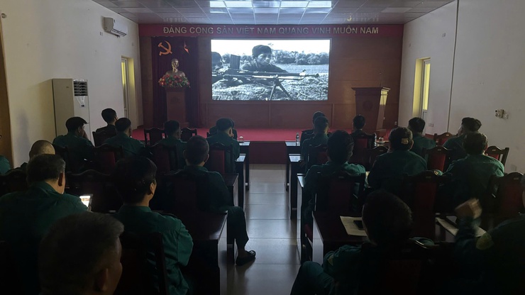 Bản hùng ca chiến sỹ sao vuông: Kỷ niệm 91 năm Ngày truyền thống Dân quân Tự vệ Việt Nam (28/3/1935 - 28/3/2026)
- Ảnh 2.