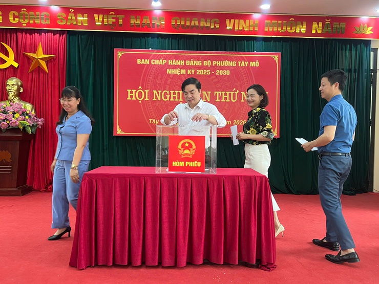 Hội nghị lần thứ Năm Ban Chấp hành Đảng bộ phường Tây Mỗ khóa I, nhiệm kỳ 2025-2030- Ảnh 1.