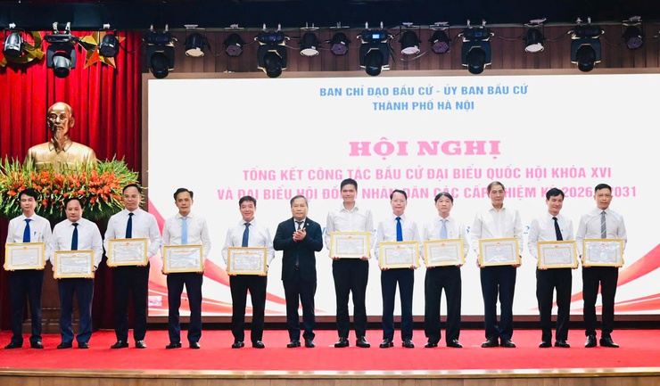 Phúc Thọ tiếp sóng Hội nghị Ủy ban Bầu cử Thành phố tổng kết công tác bầu cử đại biểu Quốc hội khóa XVI và đại biểu HĐND các cấp- Ảnh 4.