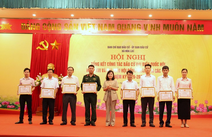 Hòa Lạc tổng kết công tác bầu cử, khen thưởng nhiều tập thể, cá nhân tiêu biểu- Ảnh 6.