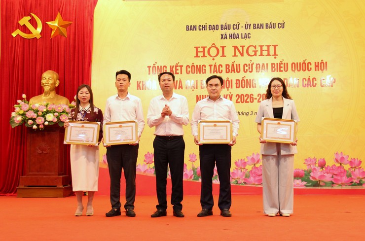 Hòa Lạc tổng kết công tác bầu cử, khen thưởng nhiều tập thể, cá nhân tiêu biểu- Ảnh 7.