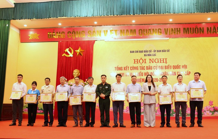 Hòa Lạc tổng kết công tác bầu cử, khen thưởng nhiều tập thể, cá nhân tiêu biểu- Ảnh 16.