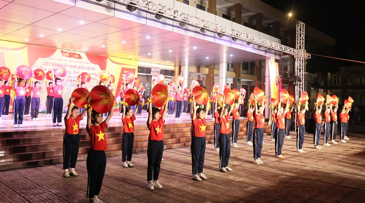 Xã Quảng Bị rộn ràng đêm văn nghệ chào mừng thành công cuộc bầu cử đại biểu Quốc hội và HĐND các cấp- Ảnh 8.