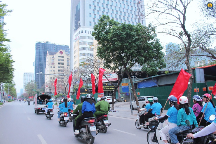 ĐOÀN THANH NIÊN CÔNG AN PHƯỜNG CẦU GIẤY PHỐI HỢP ĐOÀN PHƯỜNG RA QUÂN TUYÊN TRUYỀN CÔNG TÁC BẦU CỬ, HƯỞNG ỨNG THÁNG THANH NIÊN NĂM 2026- Ảnh 3.