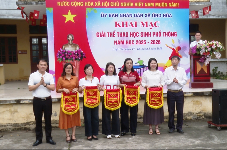 KHAI MẠC GIẢI THỂ THAO HỌC SINH PHỔ THÔNG XÃ ỨNG HÒA NĂM HỌC 2025–2026.- Ảnh 2.