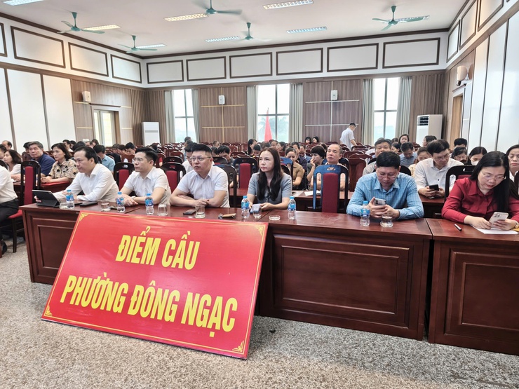 Đảng ủy phường Đông Ngạc tổ chức hội nghị trực tuyến quán triệt Nghị quyết số 02-NQ/TW ngày 17/3/2026 của Bộ Chính trị “về xây dựng và phát triển Thủ đô Hà Nội trong kỷ nguyên mới”- Ảnh 2.