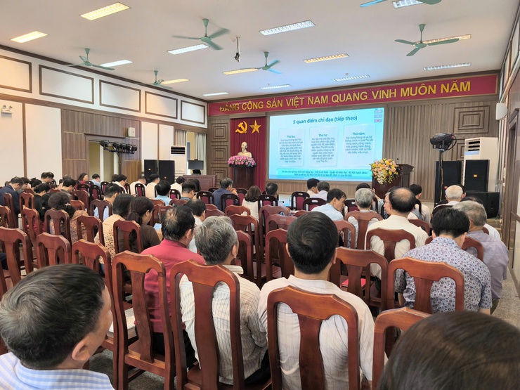 Đảng ủy phường Đông Ngạc tổ chức hội nghị trực tuyến quán triệt Nghị quyết số 02-NQ/TW ngày 17/3/2026 của Bộ Chính trị “về xây dựng và phát triển Thủ đô Hà Nội trong kỷ nguyên mới”- Ảnh 5.