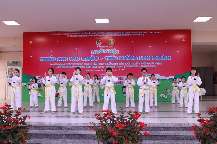 Trường Tiểu học Cổ Nhuế 2A tổ chức Ngày hội "Thiếu nhi vui khỏe - Tiến bước lên Đoàn" chào mừng kỷ niệm 95 năm ngày thành lập Đoàn TNCS Hồ Chí Minh (26/3/1931 - 26/3/2026) và 85 năm ngày thành lập Đội TNTP Hồ Chí Minh (15/5/1941 - 15/5/2026).- Ảnh 6.