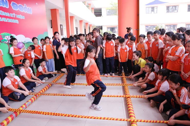 Trường Tiểu học Cổ Nhuế 2A tổ chức Ngày hội "Thiếu nhi vui khỏe - Tiến bước lên Đoàn" chào mừng kỷ niệm 95 năm ngày thành lập Đoàn TNCS Hồ Chí Minh (26/3/1931 - 26/3/2026) và 85 năm ngày thành lập Đội TNTP Hồ Chí Minh (15/5/1941 - 15/5/2026).- Ảnh 13.