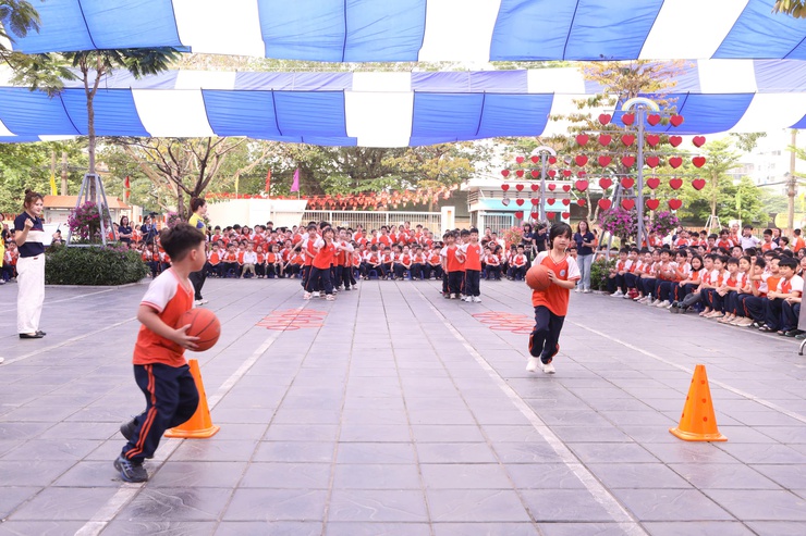 Trường Tiểu học Cổ Nhuế 2A tổ chức Ngày hội "Thiếu nhi vui khỏe - Tiến bước lên Đoàn" chào mừng kỷ niệm 95 năm ngày thành lập Đoàn TNCS Hồ Chí Minh (26/3/1931 - 26/3/2026) và 85 năm ngày thành lập Đội TNTP Hồ Chí Minh (15/5/1941 - 15/5/2026).- Ảnh 19.