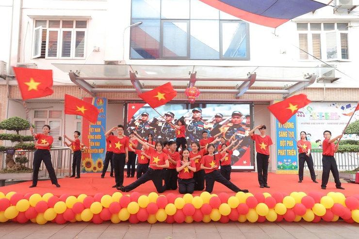 Tưng bừng hoạt động kỷ niệm 95 năm Ngày thành lập Đoàn TNCS Hồ Chí Minh (26/3/1931 – 26/3/2026) của Trường THCS Đức Thắng- Ảnh 6.