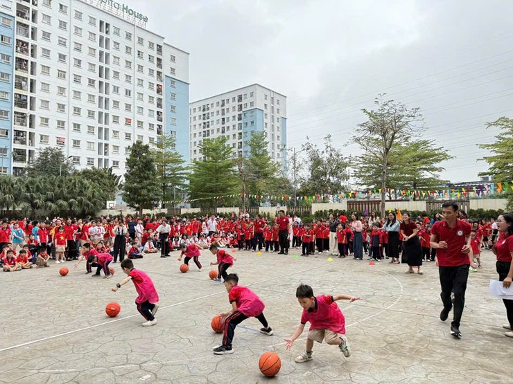 Sôi nổi Ngày hội “Thiếu nhi vui khỏe – Tiến bước lên Đoàn” năm 2026 của Trường Tiểu học Đông Ngạc- Ảnh 4.