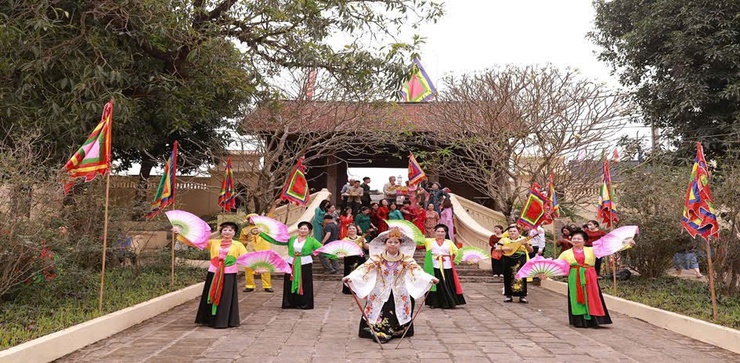 Lễ hội truyền thống Đình Đông Ngạc (Đình Vẽ) xuân Bính Ngọ năm 2026: Giữ gìn và phát huy giá trị văn hóa của ông cha để lại hội nhập văn hóa Thủ đô giàu bản sắc Thăng Long - Hà Nội.- Ảnh 6.