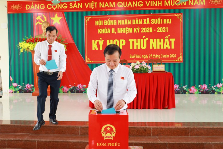 
Kỳ họp thứ Nhất HĐND xã Suối Hai khóa II kiện toàn các chức danh chủ chốt nhiệm kỳ 2026 – 2031- Ảnh 3.