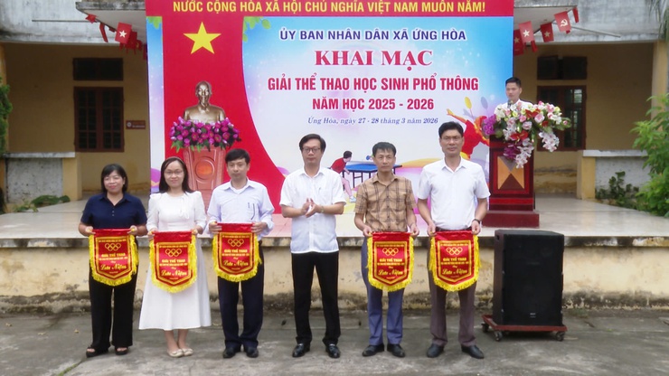 KHAI MẠC GIẢI THỂ THAO HỌC SINH PHỔ THÔNG XÃ ỨNG HÒA NĂM HỌC 2025–2026.- Ảnh 1.