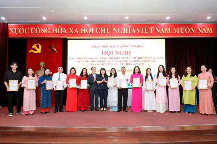 Phường Yên Hòa công bố và trao giải Cuộc thi trực tuyến “Tìm hiểu pháp luật về bầu cử đại biểu Quốc hội và đại biểu Hội đồng nhân dân các cấp nhiệm kỳ 2026 - 2031” - Ảnh 5.