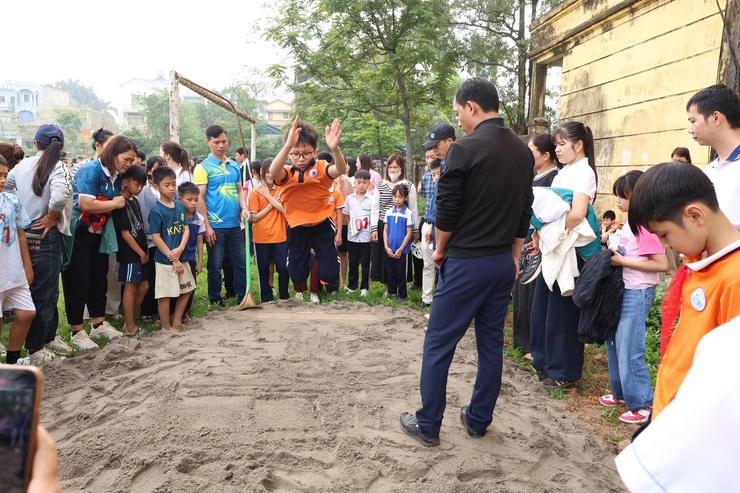 KHAI MẠC GIẢI THỂ THAO HỌC SINH PHỔ THÔNG XÃ VÂN ĐÌNH NĂM HỌC 2025–2026- Ảnh 5.