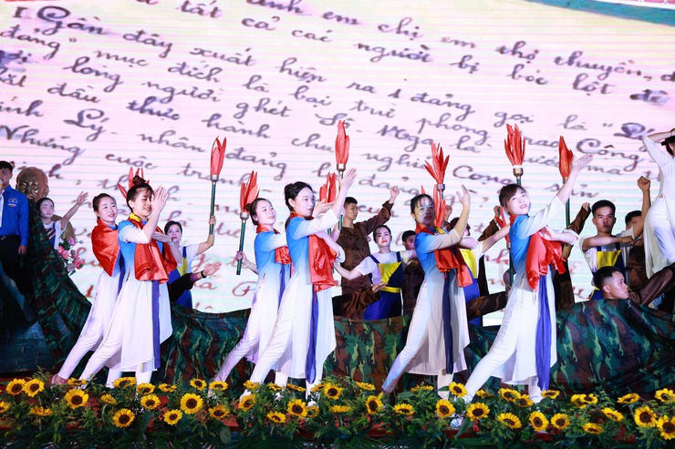VĂN NGHỆ CHÀO MỪNG ĐẠI HỘI HỘI LHTN XÃ TRUNG GIÃ KHOÁ I, NHIỆM KỲ 2026-2029- Ảnh 4.