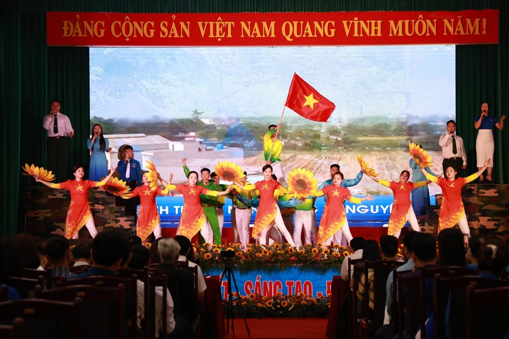 VĂN NGHỆ CHÀO MỪNG ĐẠI HỘI HỘI LHTN XÃ TRUNG GIÃ KHOÁ I, NHIỆM KỲ 2026-2029- Ảnh 8.