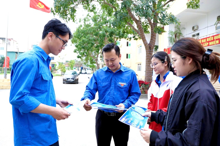 Đoàn thanh niên xã Chương Dương hưởng ứng Giờ Trái đất- Ảnh 1.