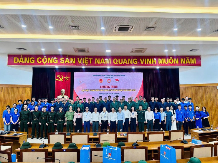 Chương trình báo công dâng Bác, gặp mặt tân binh sẵn sàng lên đường nhập ngũ năm 2026- Ảnh 1.