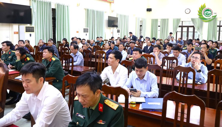 Phú Cát phát động phong trào toàn dân bảo vệ môi trường, ký cam kết với các thôn trên địa bàn- Ảnh 1.