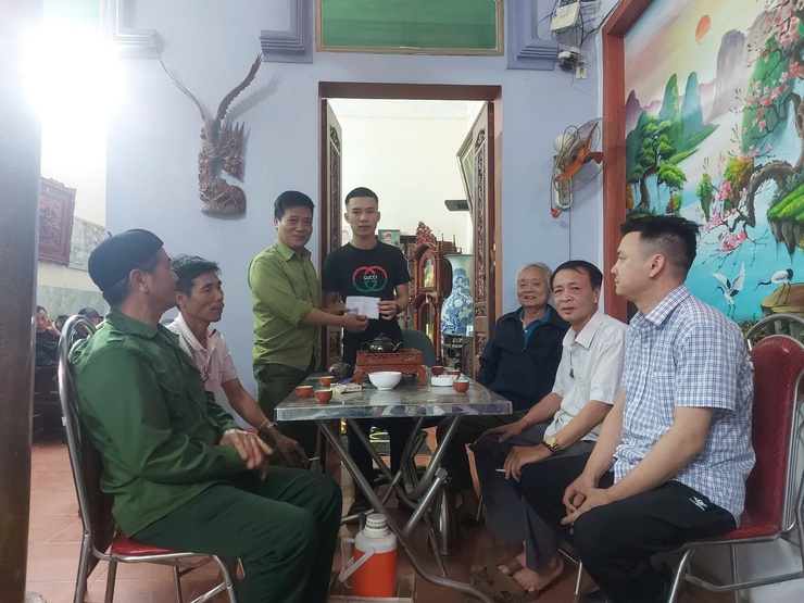 Ban Công tác Mặt trận các thôn xã Quảng Bị thăm hỏi, tặng quà tân binh trước ngày nhập ngũ năm 2026- Ảnh 1.