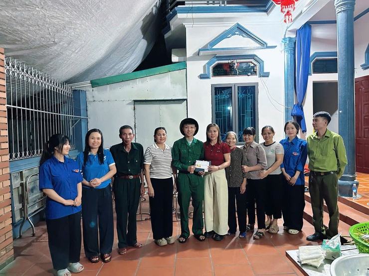 Ban Công tác Mặt trận các thôn xã Quảng Bị thăm hỏi, tặng quà tân binh trước ngày nhập ngũ năm 2026- Ảnh 8.