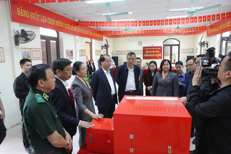 Đoàn công tác số 06 Thành ủy Hà Nội kiểm tra công tác chuẩn bị bầu cử tại phường Xuân Phương- Ảnh 3.