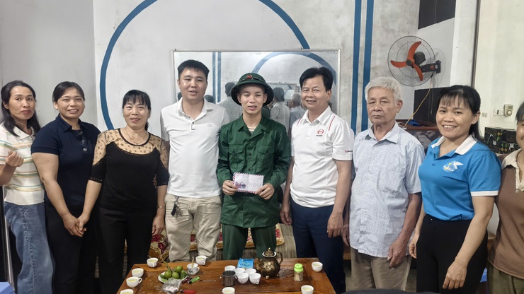 Ban Công tác Mặt trận các thôn xã Quảng Bị thăm hỏi, tặng quà tân binh trước ngày nhập ngũ năm 2026- Ảnh 10.