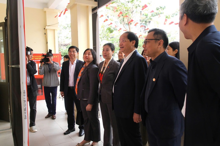 Đoàn công tác số 06 Thành ủy Hà Nội kiểm tra công tác chuẩn bị bầu cử tại phường Xuân Phương- Ảnh 1.