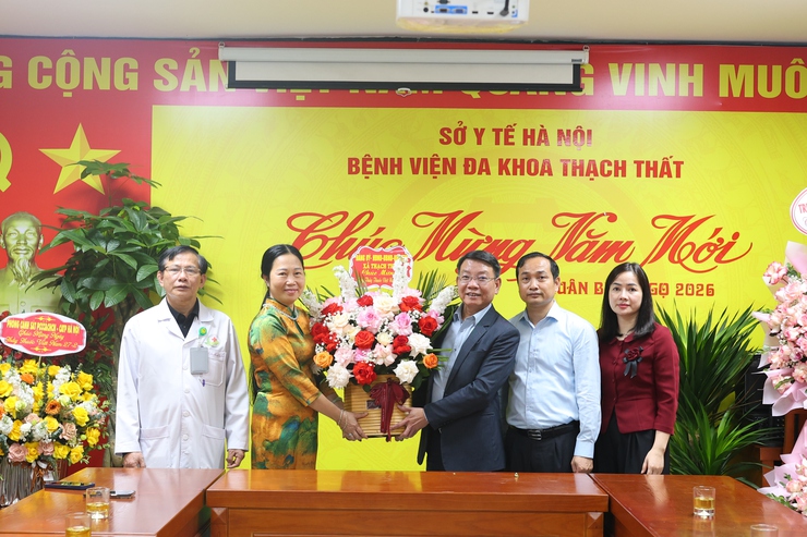 Xã Thạch Thất thăm, chúc mừng Bệnh viện Đa khoa Thạch Thất và Trạm Y tế xã Thạch Thất nhân kỷ niệm 71 năm ngày Thầy thuốc Việt Nam (27/02/1955 - 27/02/2026)- Ảnh 1.