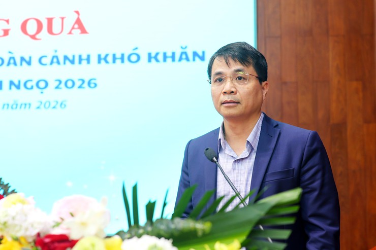 THẠCH THẤT VINH DỰ ĐÓN TIẾP CHỦ TỊCH HỘI LHPN VIỆT NAM NGUYỄN THỊ TUYẾN THĂM, TẶNG QUÀ PHỤ NỮ VÀ TRẺ EM CÓ HOÀN CẢNH KHÓ KHĂN - Ảnh 2.