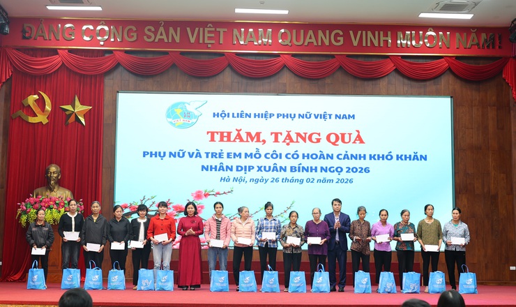 THẠCH THẤT VINH DỰ ĐÓN TIẾP CHỦ TỊCH HỘI LHPN VIỆT NAM NGUYỄN THỊ TUYẾN THĂM, TẶNG QUÀ PHỤ NỮ VÀ TRẺ EM CÓ HOÀN CẢNH KHÓ KHĂN - Ảnh 7.