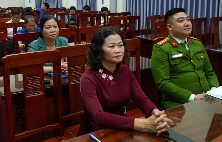 Hội nghị trực tuyến tiếp xúc cử tri để người ứng cử đại biểu Quốc hội khóa XVI , đại biểu HĐND các cấp nhiệm kỳ 2026 – 2031 vận động bầu cử, tại đơn vị bầu cử số 09.  - Ảnh 4.